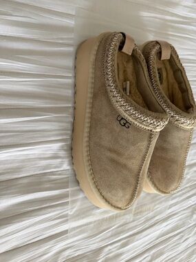 Platform Tasman Style Suede Slippers - Size 40